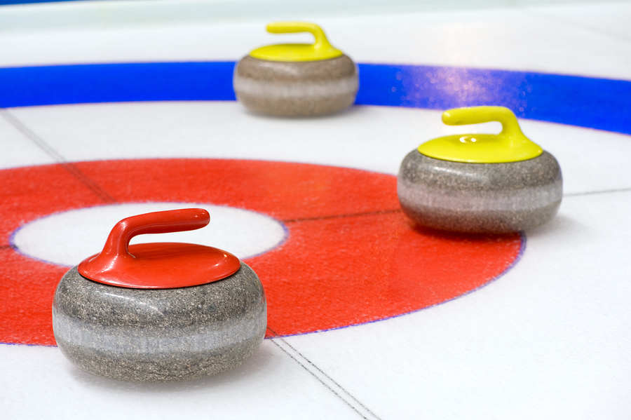Tutustu Curling peliin loimaan jäähallilla