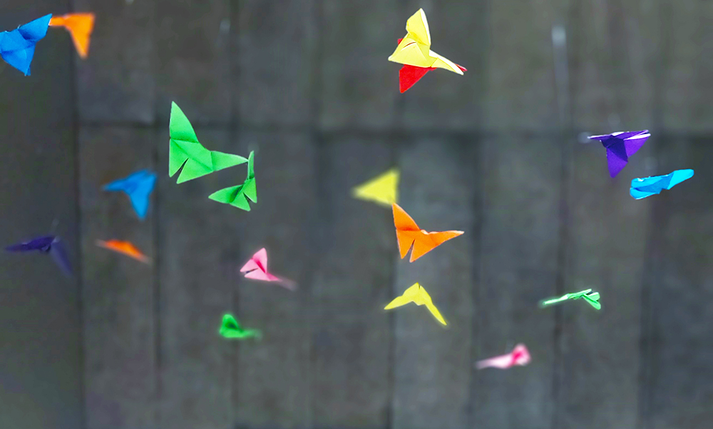 Sarka-sunnuntai: Origamiperhostyöpaja koko perheelle